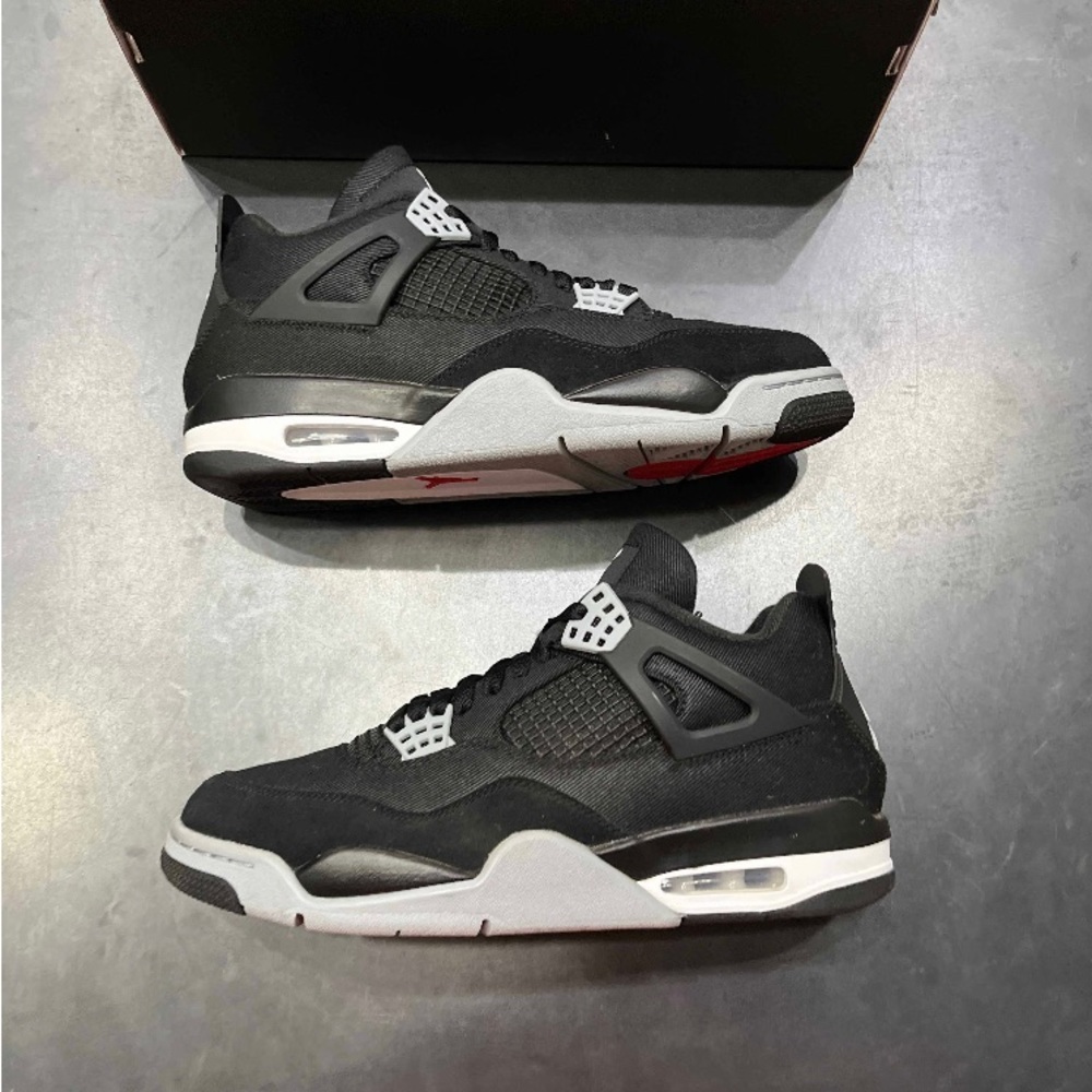 Black Canvas size 10